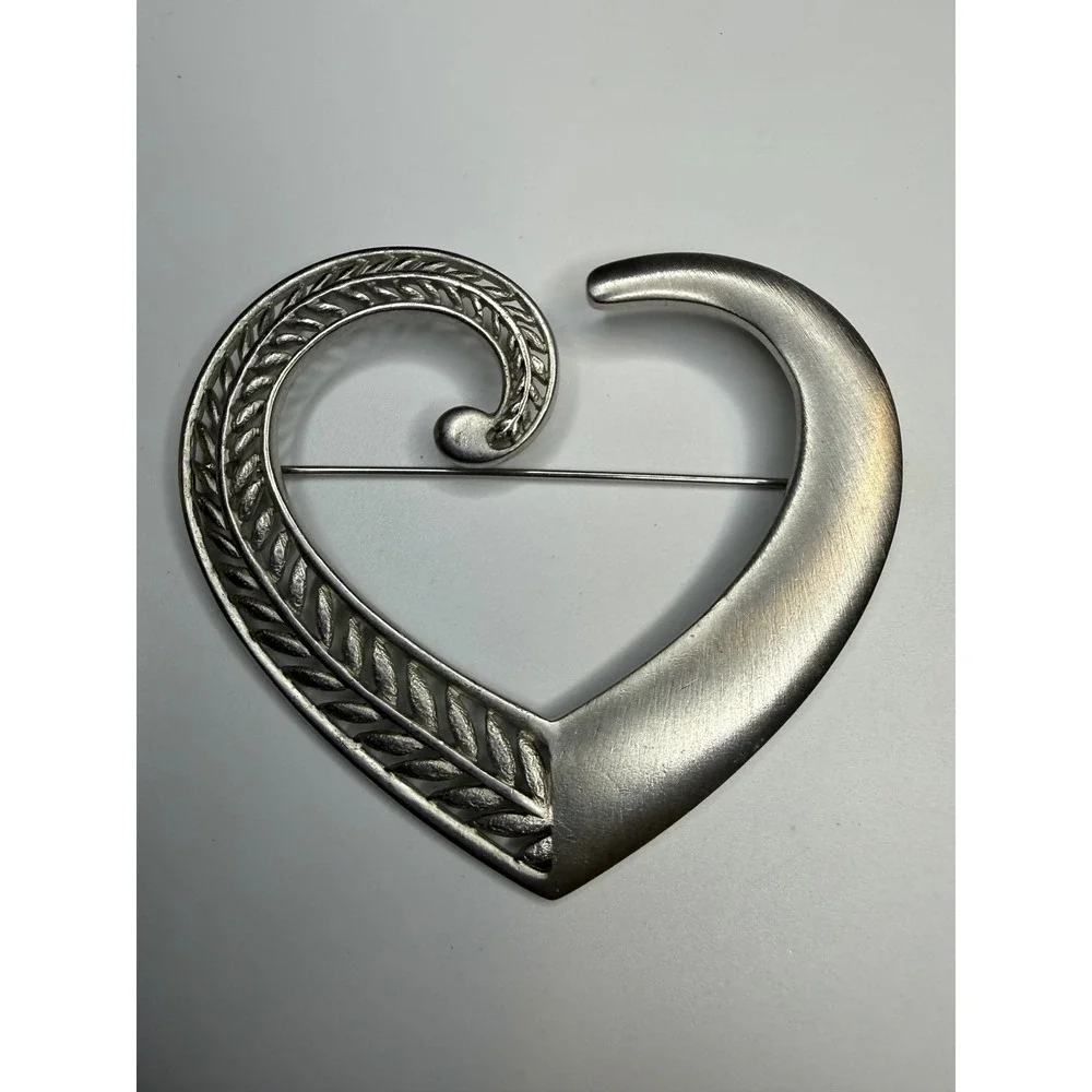 JJ Jonette Jewelry Silver Tone Open Heart Wheat Leaf Swirl Brooch Large Pin